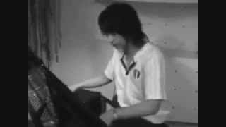 پیانو زدن یونگ سنگ اوپا آهنگ Kiss the rain از Yiruma