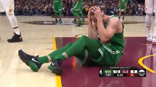 لحظه مصدومیت وحشتناک بازیکن حرفه ای N BA