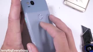 تست مقاومت بدنه پیکسل 2 گوگل