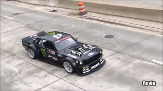 پشت صحنه کوتاهی از رانندگی کن بلاک برای ساخت ویدئو جدیدش