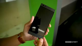 ویدیوی نگاه نزدیک به ریزر فون