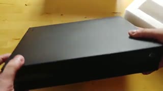 اولین جعبه گشایی از کنسول بازی  "Xbox One X"