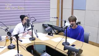 اجرای Because i'm Stupid از کیو و هونگ کی و پارک جی بین ( برنامهkiss the radio )