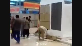 تصاویری از نحوه جمع‌آوری غرفه‌های نمایشگاه مطبوعات