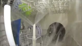 کل حلقه شست و شو در ماشین ظرفشویی با یک دوربین در داخل ظرفشویی