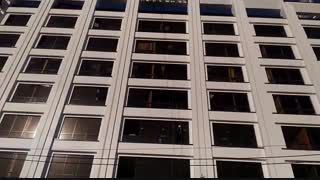 شستشوی  نما بیمارستان نیکان با طناب توسط شرکت آریا سازه ارتفاع البرز