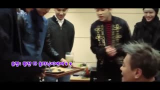 GOT7 JYP اجرای خنده دار آهنگ confession گات سون در استدیو برای JYP رئیس کمپانی و واکنش جی وای پی