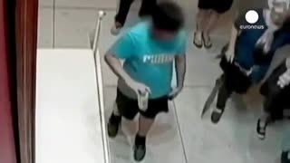 حادثه در نمایشگاه، سوراخ در تابلوی یک میلیون دلاری