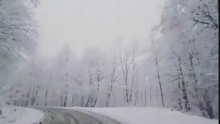 جاده برفی و زمستنی بسیار زیبا