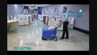اسکرابر - اسکرابر دستی در نظافت تالار ها و هتل ها