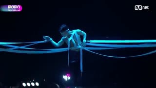 اجرای door توسط tae min در MAMA2017