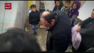 بغض دردناک مهران غفوریان با دیدن دختری که از زیر آوار زلزله نجات پیدا کرده بود/ سفر سرزده کمدین محبوب به کرمانشاه