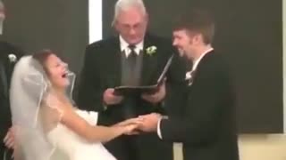 چه عروس خوش خنده ای