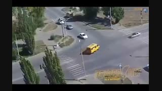 انفجار خودرو در چهارراه!!