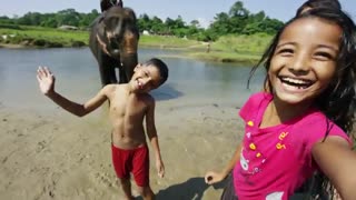 سلفی گرفتن برای اولین بار در نپال ...!!!!!!