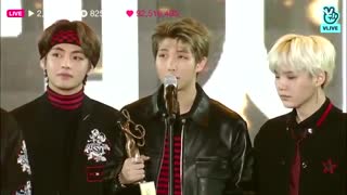 seoul music awards لحظه برد (BTS(๑•́ ₃ •̀๑...