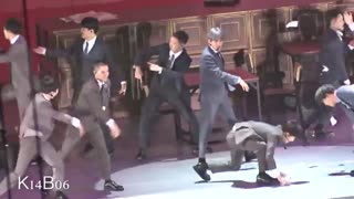 سهون و سوهو و بقیه شاباش جمع می کنن ^_^ اکسو EXO