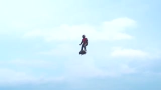 پرواز روی آب با جت پک