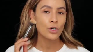 پوست بدون نقص سبک با وجود جوش و لکه