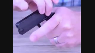 کوچکترین اسلحه دنیا متناسب با ابعاد کیف پول