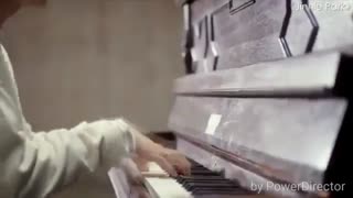 . پیانو زدن شوگا...
