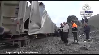 خروج قطار باری ایران - ترکیه بر اثر ریزش کوه