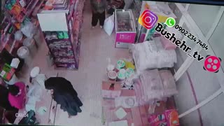 لحظه وقوع زلزله کاکی (بوشهر) از دوربین مدار بسته مغازه