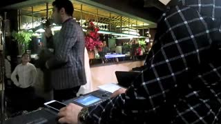 تقلیدصدای آشپز معروف صداوسیما در حضور خودش (سامان طهرانی)