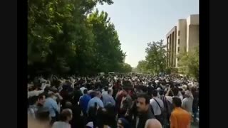 شعارهای سیاسی مراسم خاکسپاری مرحوم ناصر ملک مطیعی