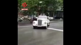 رژه ماشین های کلاسیک در خیابان های تهران