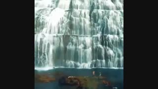 آبشاری زیبا در ایسلند