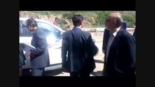 حضور دکتر جلیلی به همراه رئیس اداره راه و شهرسازی و ریاست اداره را و ترابری در روستای آلمالو 02