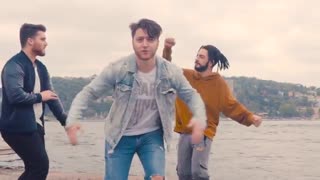 موزیک ویدیو ترکی 2018 ikikardesh feat. Koray Albayrak به نام Yine Yine