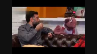 قاچ خندوانه - تف کردن جناب خان به علی انصاریان