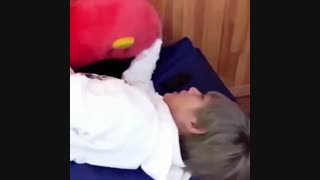 بچه عروسکش رو میخواد خوب