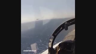 کورس دو جنگنده در سطح و ارتفاع پایین ‌بر فراز اقیانوس