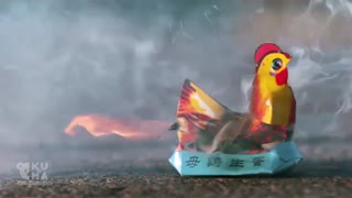 انفجار ترقه های آتش بازی از نمایی نزدیک (slow motion)