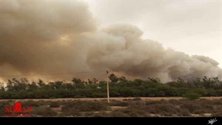 دود در آسمان استان خوزستان به دلیل آتش سوزی تالاب هورالعظیم در عراق