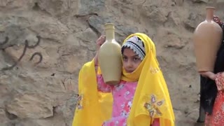 حمل مشک آب زنان بختیاری