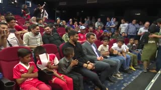 علیرضا بیرانوند به همراه کودکان کار