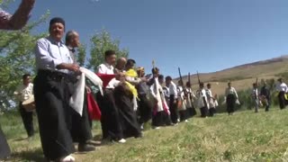 دستمال بازی مردان بختیاری  دراستان چهارمحال وبختیاری