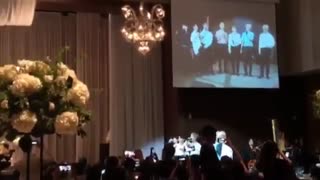 بی تی اس در عروسی منیجر Hobeom' - آهنگ DNA را خواندن- bts