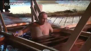 فرو رفتن ولادیمیر پوتین در دریاچه یخ