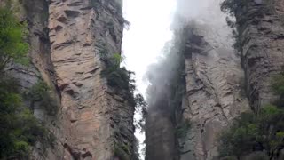 منظره کوه های wulingyuan در چین که الهام بخش فیلم آواتار بوده است