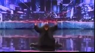 رقص فوق العاده مرد چینی در مسابقه استعداد یابی