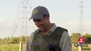 دوربین مخفی خنده دار پلیس عاشق