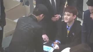 کلا  sehun از امضا گرفتن خوشش میاد