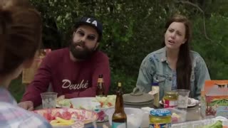 تریلر سریال «Camping» با بازی جنیفر گارنر و دیوید تننت