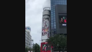 Woowوقتی یه گروه ایدولی موزیک ویدیو میدن بیرون خیابونای سئول