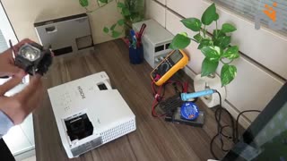 نحوه تعویض لامپ دیتا پروژکتور